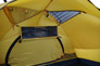 Вентиляция внутренней палатки имеет закрытие из ткани на молнии, подвесная полка может фиксироваться в двух точках и использоваться как подвесные карманы.